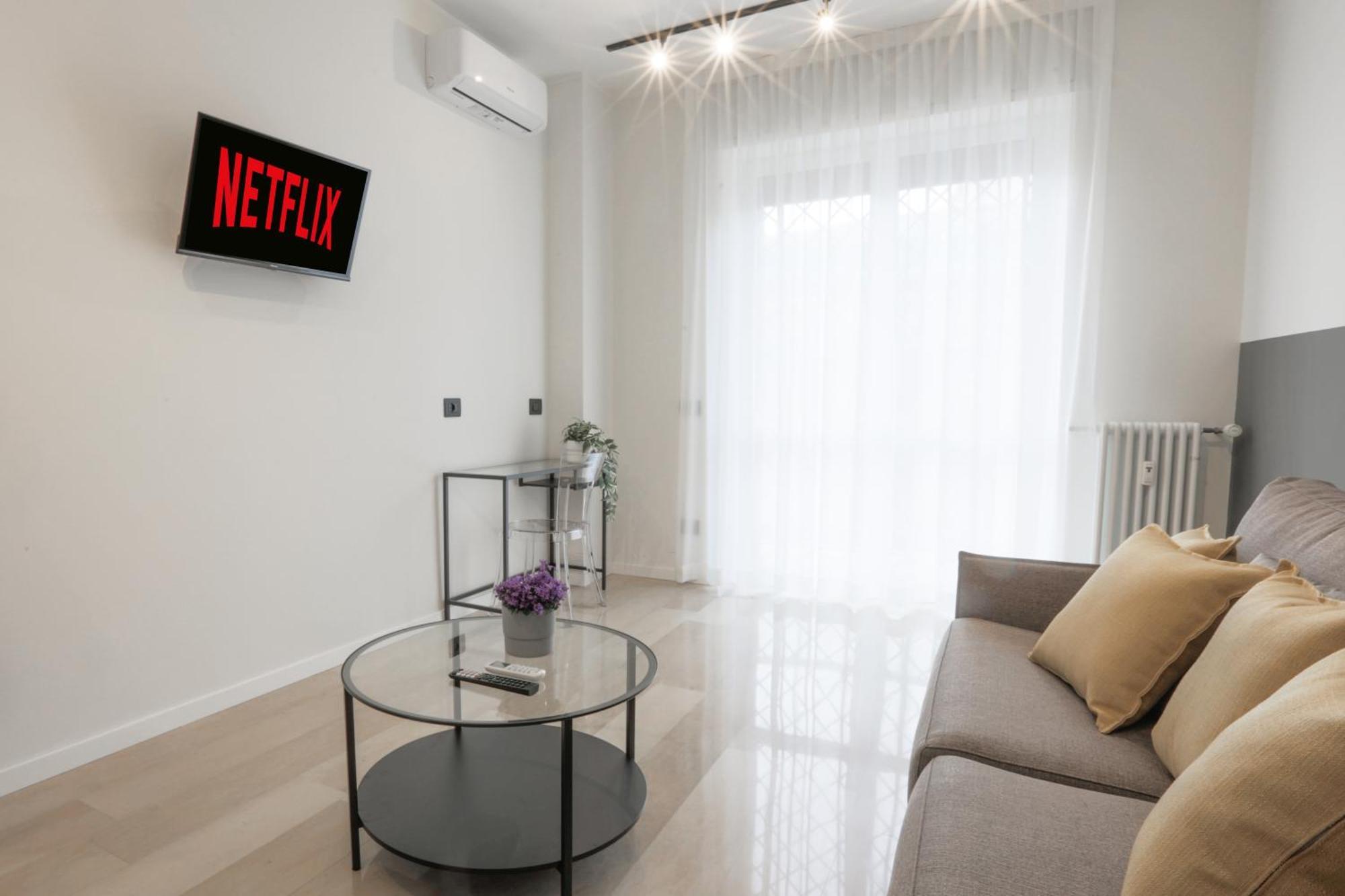 New Modern Flat 10 Minutes Walk From Station Appartamento Milano