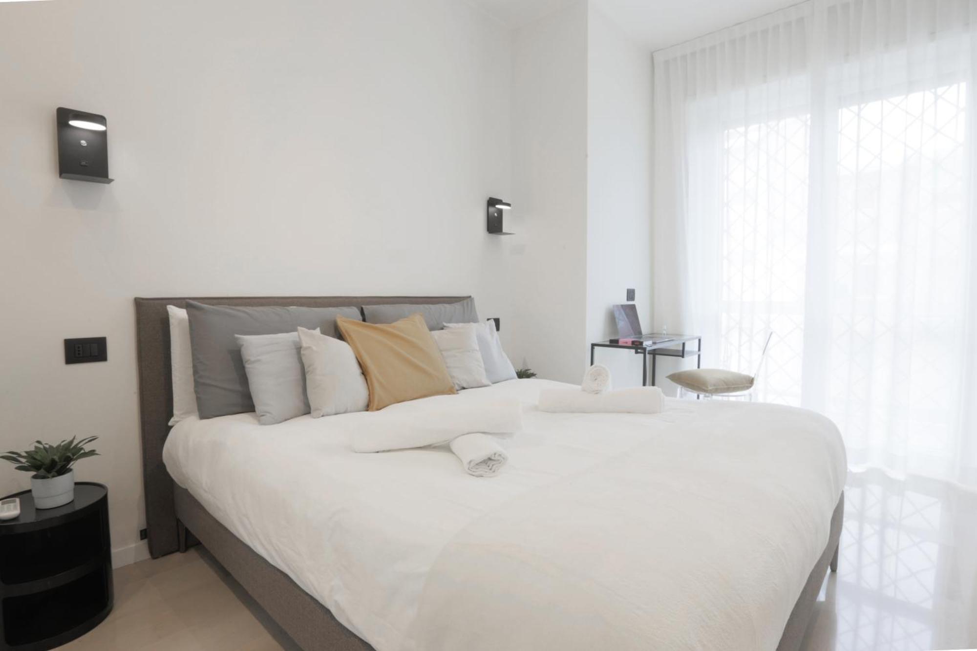 Apartment New Modern Flat 10 Minutes Walk From Station Mailand