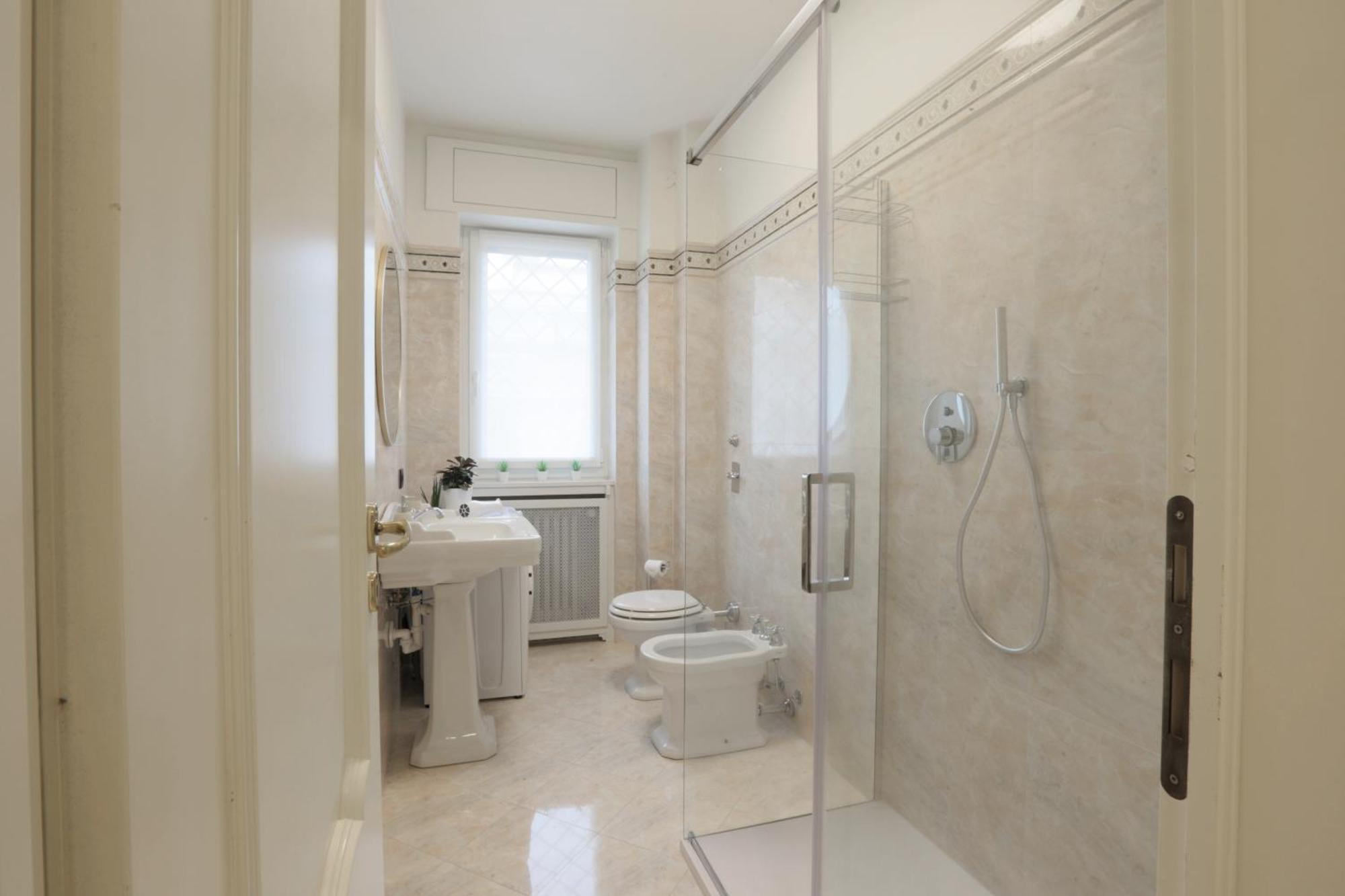 Apartment New Modern Flat 10 Minutes Walk From Station Mailand