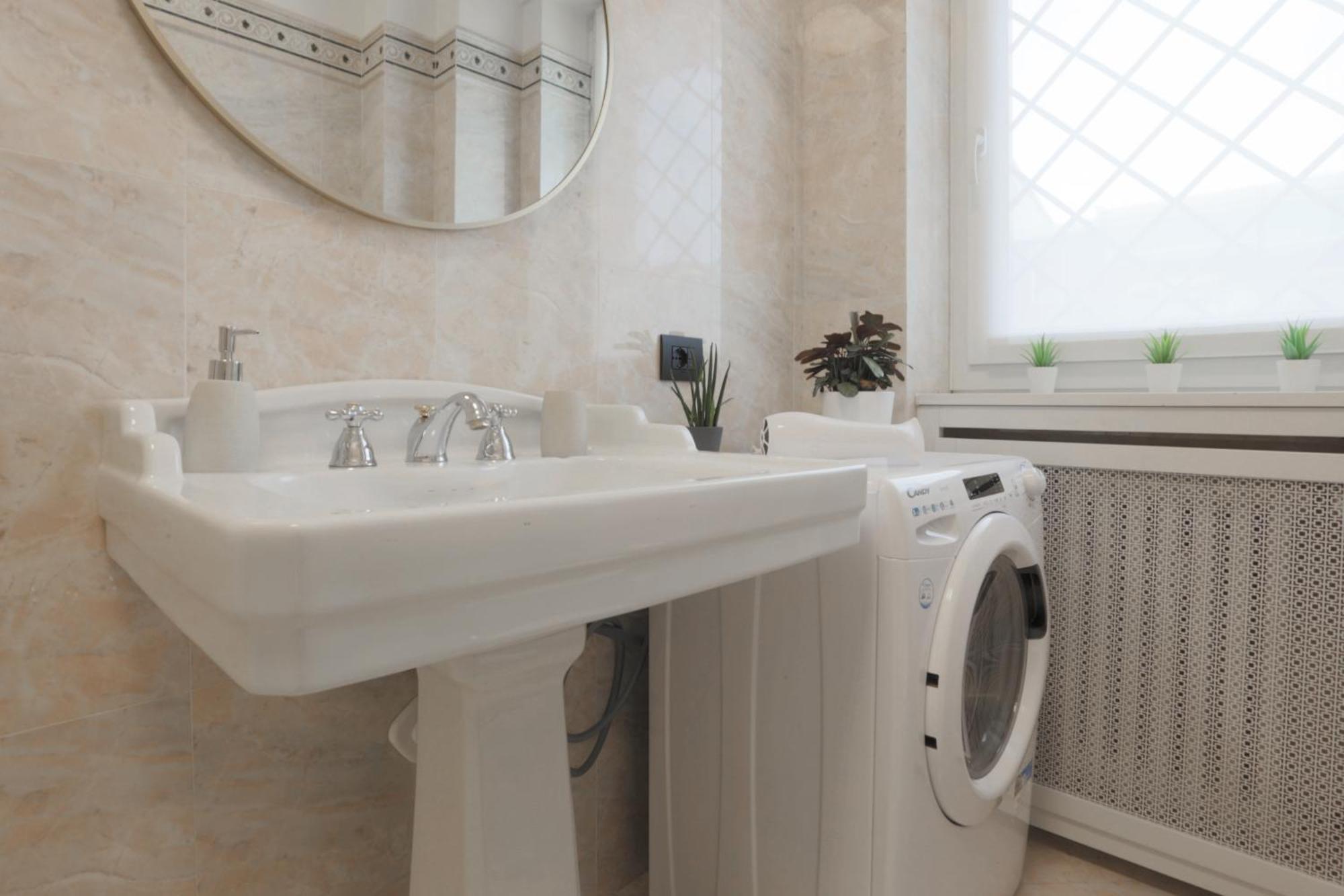 New Modern Flat 10 Minutes Walk From Station Mailand